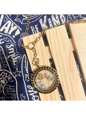 CHEERLEADING boutique charm circle locket pendant necklace + FREE CHARM EXTRAS!